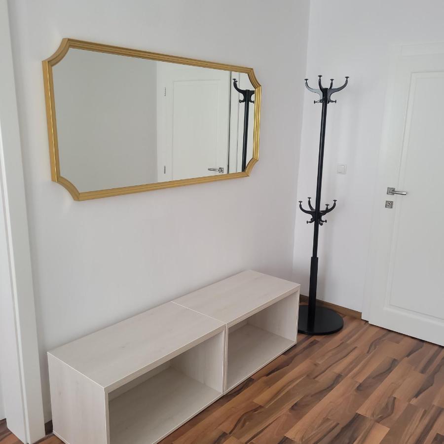 B8 - Spacious, Charming Apartment In Central سيبيو المظهر الخارجي الصورة
