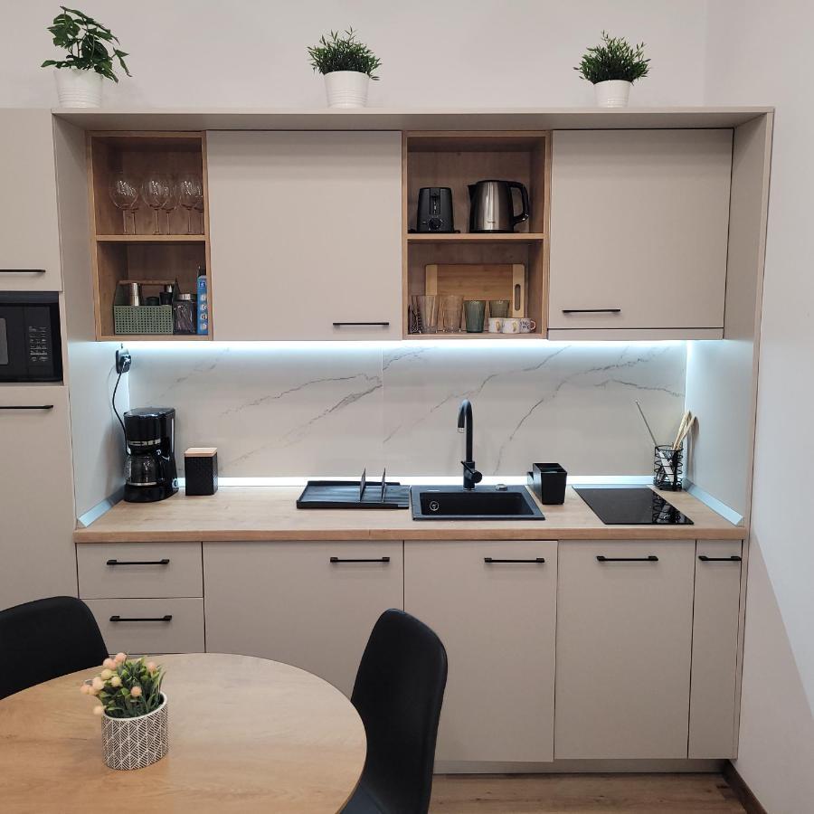 B8 - Spacious, Charming Apartment In Central سيبيو المظهر الخارجي الصورة