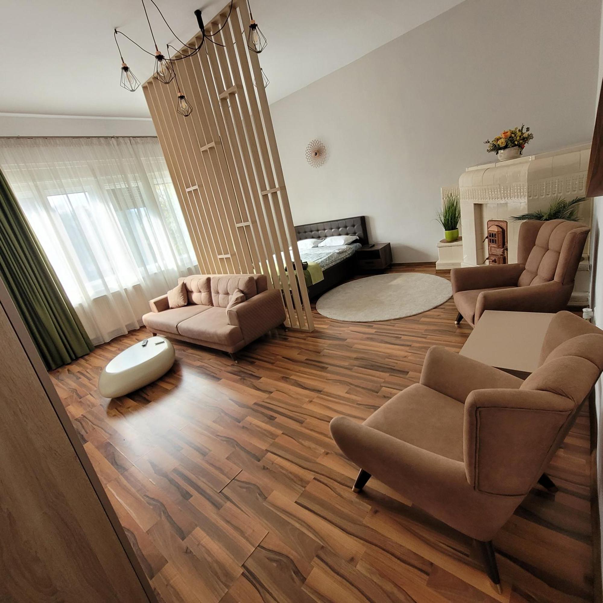 B8 - Spacious, Charming Apartment In Central سيبيو المظهر الخارجي الصورة